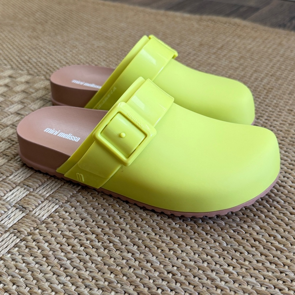 Mini Melissa Kids’ Green/Brown Water Resistant Cozy Clog—1 - Picture 2 of 12
